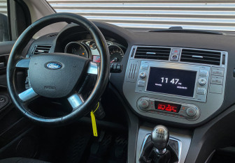 Подержанный автомобиль Ford Kuga 2011 года (10 фото)