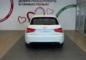 Подержанный автомобиль Audi A1 2014 года (5 фото)