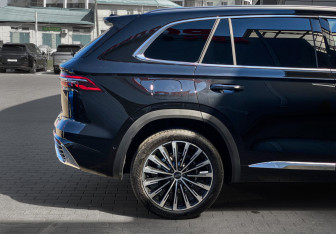 Подержанный автомобиль Geely Monjaro 2026 года (10 фото)