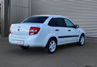 Подержанный автомобиль LADA (ВАЗ) Granta Sedan 2016 года (4 фото)