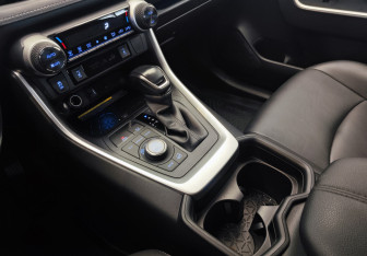 Подержанный автомобиль Toyota RAV4 2019 года (15 фото)