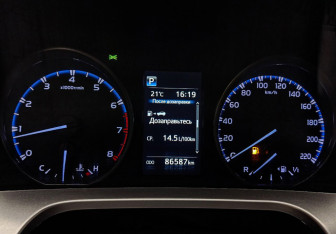 Подержанный автомобиль Toyota RAV4 2019 года (22 фото)