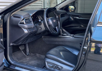 Подержанный автомобиль Toyota Camry Sedan 2023 года (17 фото)