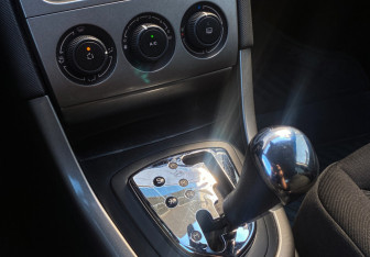 Подержанный автомобиль Peugeot 308 Hatchback 2011 года (12 фото)