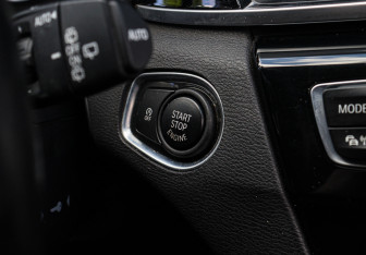 Подержанный автомобиль BMW X1 2015 года (18 фото)