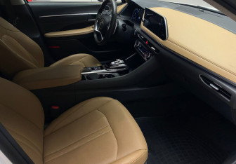 Подержанный автомобиль Hyundai Sonata 2021 года (7 фото)