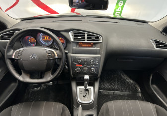 Подержанный автомобиль Citroen C4 Hatchback 2012 года (8 фото)