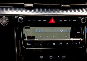 Подержанный автомобиль Kia Carnival 2021 года (20 фото)