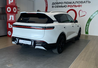 Подержанный автомобиль Voyah Free 2023 года (4 фото)