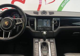 Подержанный автомобиль Porsche Macan 2015 года (11 фото)