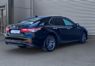 Подержанный автомобиль Toyota Camry Sedan 2023 года (5 фото)