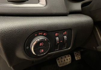 Подержанный автомобиль Opel Astra Hatchback 2012 года (15 фото)