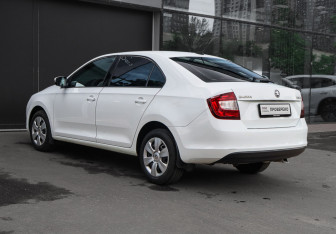 Подержанный автомобиль Skoda Rapid Liftback 2017 года (6 фото)