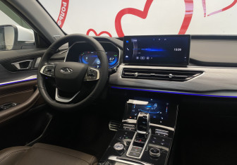 Подержанный автомобиль Chery Tiggo 8 Pro 2021 года (10 фото)