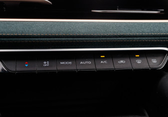 Подержанный автомобиль Geely Monjaro 2023 года (16 фото)