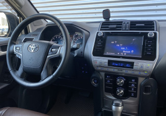 Подержанный автомобиль Toyota Land Cruiser Prado 2019 года (12 фото)