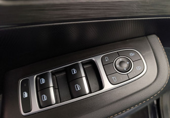 Подержанный автомобиль Omoda C5 2024 года (12 фото)