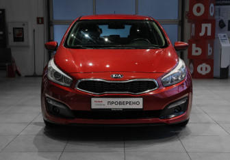 Подержанный автомобиль Kia Ceed Hatchback 2016 года (2 фото)