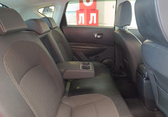 Подержанный автомобиль Nissan Qashqai 2009 года (8 фото)