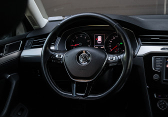 Подержанный автомобиль Volkswagen Passat Wagon 2016 года (12 фото)