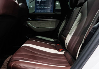 Подержанный автомобиль Geely Monjaro 2023 года (8 фото)