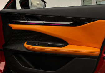 Подержанный автомобиль Changan UNI-V 2023 года (10 фото)