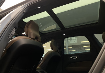 Подержанный автомобиль Volvo XC60 2021 года (26 фото)