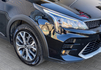 Подержанный автомобиль Kia Rio Hatchback 2021 года (4 фото)