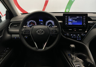 Подержанный автомобиль Toyota Camry Sedan 2021 года (14 фото)