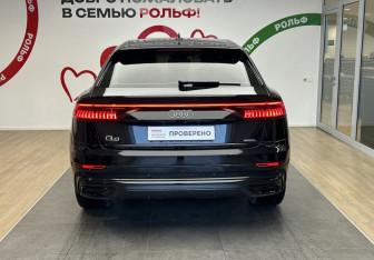 Подержанный автомобиль Audi Q8 2020 года (5 фото)