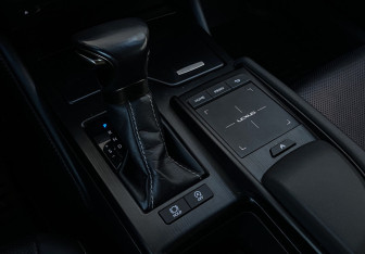 Подержанный автомобиль Lexus ES 2020 года (19 фото)