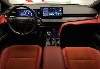 Подержанный автомобиль Toyota Camry Sedan 2024 года (12 фото)