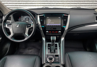 Подержанный автомобиль Mitsubishi Montero Sport 2022 года (12 фото)