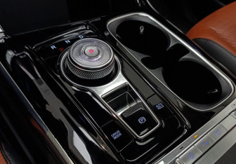 Подержанный автомобиль Kia Carnival 2021 года (22 фото)