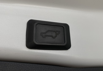 Подержанный автомобиль Toyota RAV4 2022 года (14 фото)