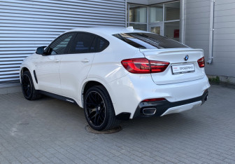 Подержанный автомобиль BMW X6 2017 года (6 фото)