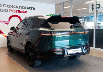 Подержанный автомобиль Voyah Free 2023 года (6 фото)