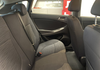 Подержанный автомобиль Hyundai Solaris Hatchback 2015 года (8 фото)
