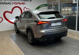 Подержанный автомобиль Lexus NX 2018 года (6 фото)