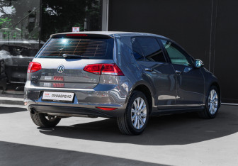 Подержанный автомобиль Volkswagen Golf Hatchback 2013 года (4 фото)