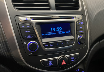 Подержанный автомобиль Hyundai Solaris Hatchback 2015 года (16 фото)