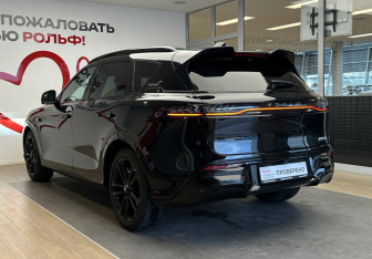 Подержанный автомобиль Voyah Free 2025 года (6 фото)