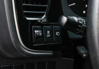 Подержанный автомобиль Mitsubishi Outlander 2018 года (16 фото)