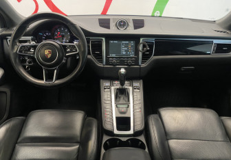 Подержанный автомобиль Porsche Macan 2015 года (12 фото)