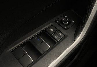 Подержанный автомобиль Toyota RAV4 2022 года (16 фото)