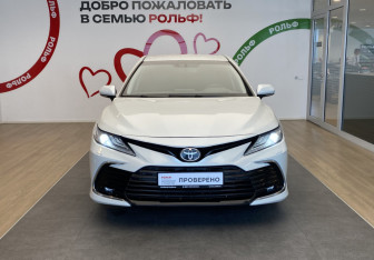 Подержанный автомобиль Toyota Camry Sedan 2021 года (2 фото)