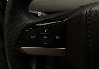 Подержанный автомобиль Changan UNI-V 2024 года (12 фото)