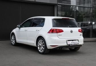 Подержанный автомобиль Volkswagen Golf Hatchback 2013 года (6 фото)