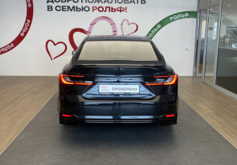 Подержанный автомобиль Toyota Camry Sedan 2024 года (5 фото)