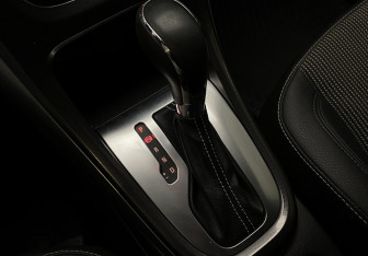 Подержанный автомобиль Opel Astra Hatchback 2012 года (17 фото)